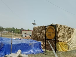 Negligence: खरीदी केंद्रों में 3 लाख क्विंटल धान खुले में पड़ा, मौसम की मार से बर्बाद हो रही फसल Negligence: खरीदी केंद्रों में 3 लाख क्विंटल धान खुले में पड़ा, मौसम की मार से बर्बाद हो रही फसल
