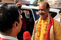 Lok Sabha Election: वोटिंग से पहले परिवार संग Balaji के दर्शन करने पहुंचे ओम बिरला Lok Sabha Election: वोटिंग से पहले परिवार संग Balaji के दर्शन करने पहुंचे ओम बिरला