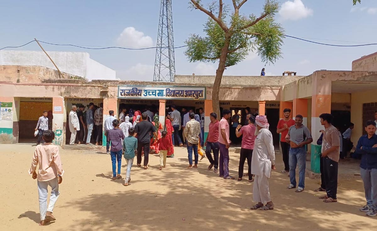 Mid Day Meal Rajasthan: राजस्थान में मिड डे मील का एक्सपायरी दूध पीकर कई बच्चे बीमार, गुस्साए परिजन पहुंचे स्कूल