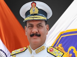 एडमिरल दिनेश कुमार त्रिपाठी बने 26वें नौसेना प्रमुख, आज से संभाला पदभार एडमिरल दिनेश कुमार त्रिपाठी बने 26वें नौसेना प्रमुख, आज से संभाला पदभार