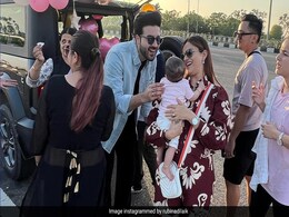 रुबीना दिलैक ने खूब की बेटी का चेहरा छिपाने की कोशिश लेकिन कैमरे में कैद हुई फेस की झलक, फैंस ने दिया ये रिएक्शन रुबीना दिलैक ने खूब की बेटी का चेहरा छिपाने की कोशिश लेकिन कैमरे में कैद हुई फेस की झलक, फैंस ने दिया ये रिएक्शन