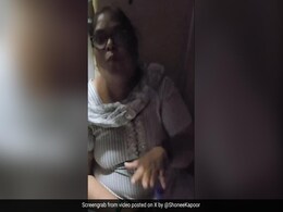 बिना टिकट यात्रा कर रही महिला ने रिजर्व सीट पर जबरदस्ती कर लिया कब्ज़ा, यात्रियों से किया झगड़ा, रेलवे ने कही ये बात बिना टिकट यात्रा कर रही महिला ने रिजर्व सीट पर जबरदस्ती कर लिया कब्ज़ा, यात्रियों से किया झगड़ा, रेलवे ने कही ये बात