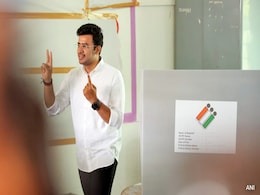 बेंगलुरु साउथ से BJP उम्मीदवार तेजस्वी सूर्या के खिलाफ FIR दर्ज, धर्म के नाम पर वोट मांगने का आरोप बेंगलुरु साउथ से BJP उम्मीदवार तेजस्वी सूर्या के खिलाफ FIR दर्ज, धर्म के नाम पर वोट मांगने का आरोप