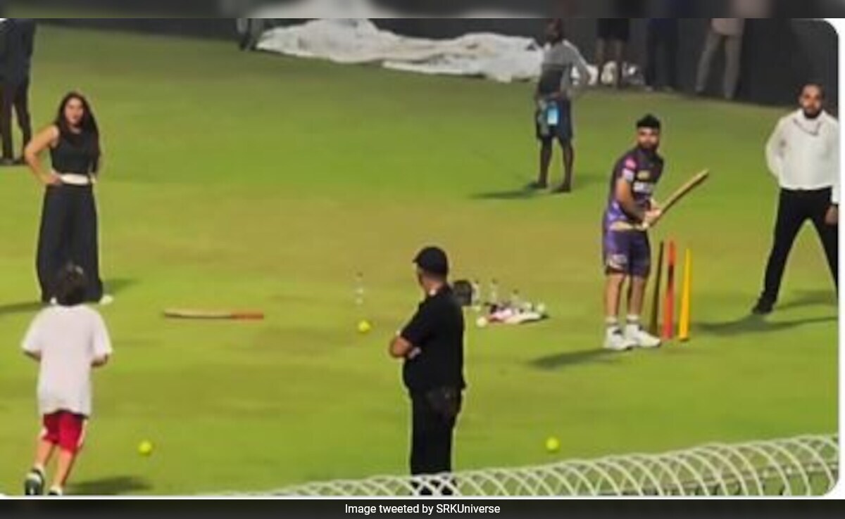 Crazy Viral: Shah Rukh Khan's Son AbRam Bowls To KKR Player Rinku Singh