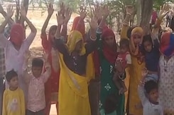 Lok Sabha Election 2024: भरतपुर के इस गांव ने क्यों किया चुनाव बहिष्कार का फैसला? Lok Sabha Election 2024: भरतपुर के इस गांव ने क्यों किया चुनाव बहिष्कार का फैसला?