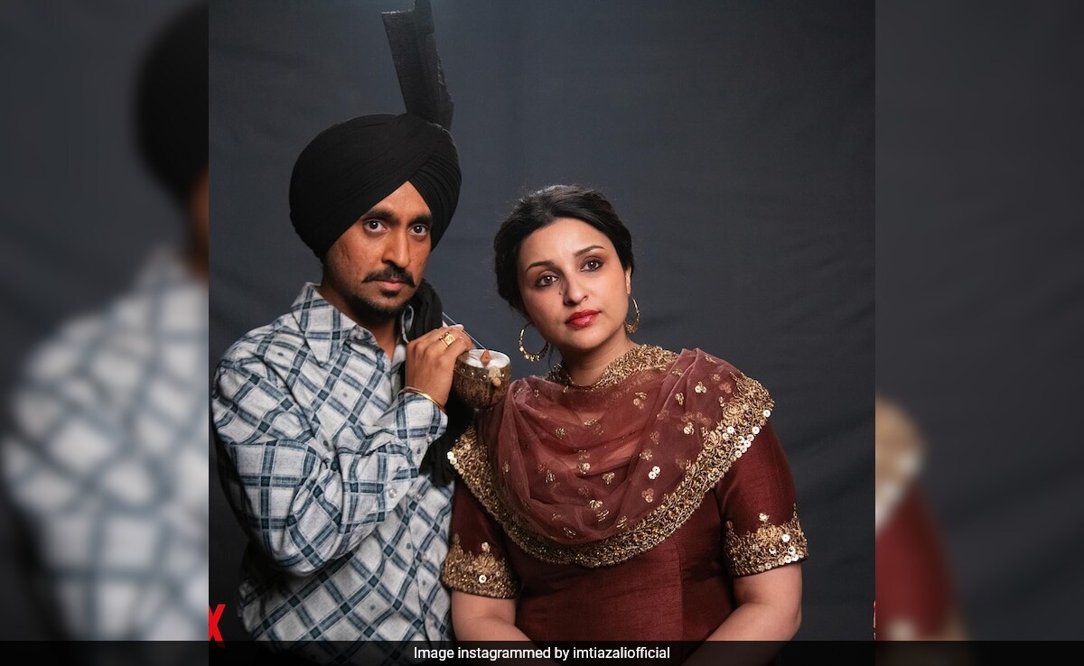 <i>Amar Singh Chamkila</i> Song <i>Tu Kya Jaane</i>: Parineeti Chopra-Diljit Dosanjh Celebrate Old-School Love