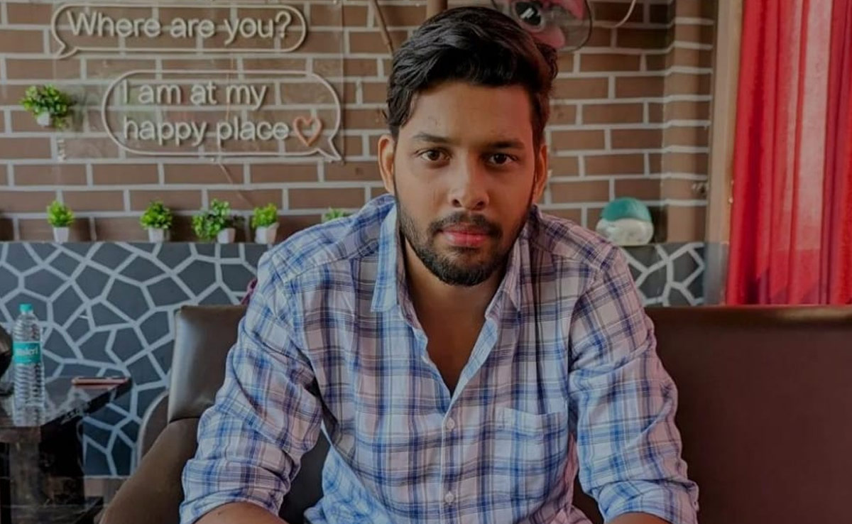 UP: ई-रिक्शा वाले की लापरवाही से गई बाइक सवार युवक की जान, VIDEO वायरल