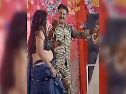 MP News: महिला डांसर के साथ दरोगा ने यूनिफॉर्म में लगाए ठुमके, वीडियो हुआ वायरल MP News: महिला डांसर के साथ दरोगा ने यूनिफॉर्म में लगाए ठुमके, वीडियो हुआ वायरल