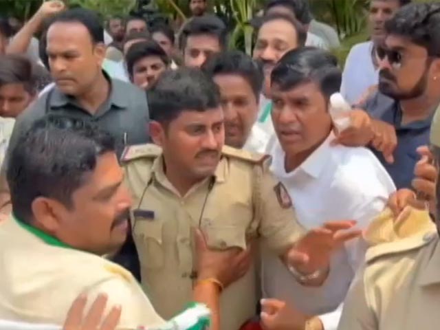Congress-JDS Workers In Heated Hubballi Exchange