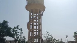 24 घंटे तक बंद थी पानी की सप्लाई, नाराज तीन दर्जन से अधिक महिलाएं पानी टंकी पर चढ़ गईं