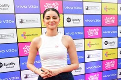 Ananya Panday Waves At Fans, Takes Selfie With Them At An Event Ananya Panday Waves At Fans, Takes Selfie With Them At An Event