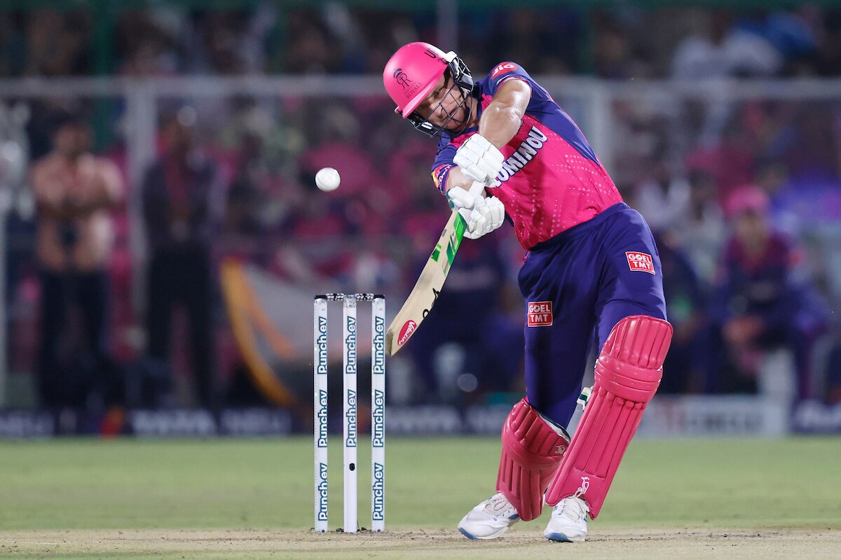 IPL Live: Hardik's Fielding Blunder Adds To MI's Misery, RR On Top