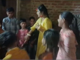 मेरठ में डांस करते हुए अचानक गिरी लड़की की हुई मौत, वीडियो वायरल मेरठ में डांस करते हुए अचानक गिरी लड़की की हुई मौत, वीडियो वायरल