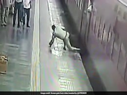 Video: Alert Railway Cop Saves Elderly Man From Coming Under Train In UP Video: Alert Railway Cop Saves Elderly Man From Coming Under Train In UP