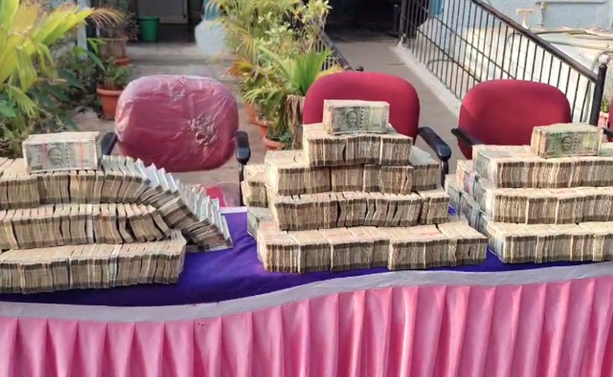 कर्नाटक: बेल्लारी पुलिस की बड़ी कार्रवाई, 5 करोड़ 60 रुपये नकदी, 3 किलो सोना सहित 103 किलो आभूषण जब्त