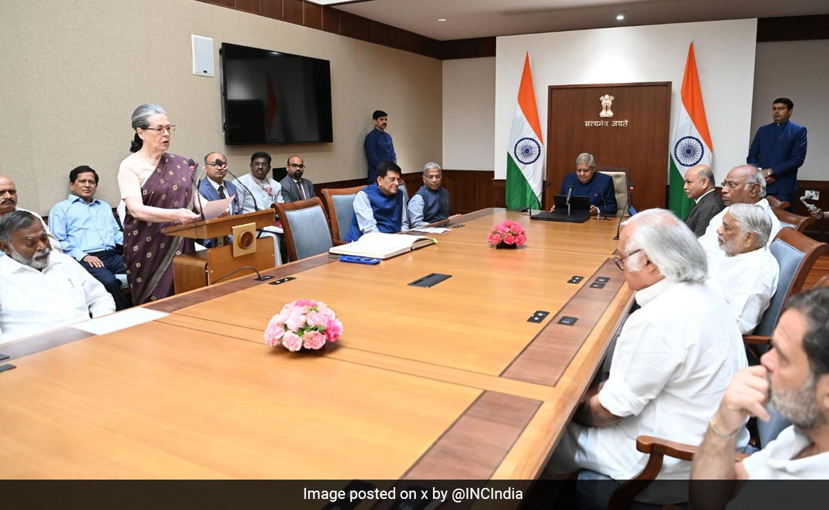 लोकसभा में 25 साल रहने के बाद सोनिया ने राज्यसभा में संसदीय पारी शुरू की