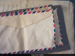 ब्रिटेन की महिला को मिला 27 साल पहले लिखा गया खत, कहा - "मैं बहुत हैरान..."