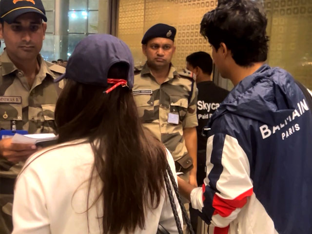 Suhana Khan And Aaryan Khan's Airport Diaries