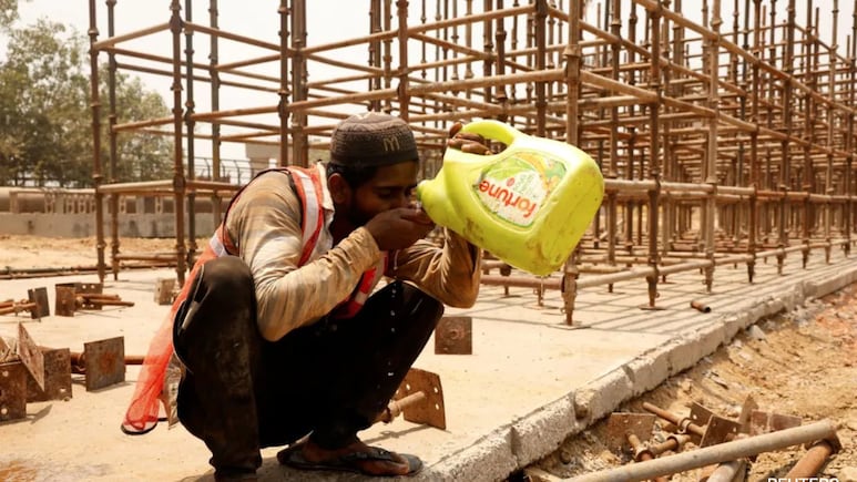 Delhi Bakes At Temperatures Over 45 Degrees, Orange Alert Issued Till May 25