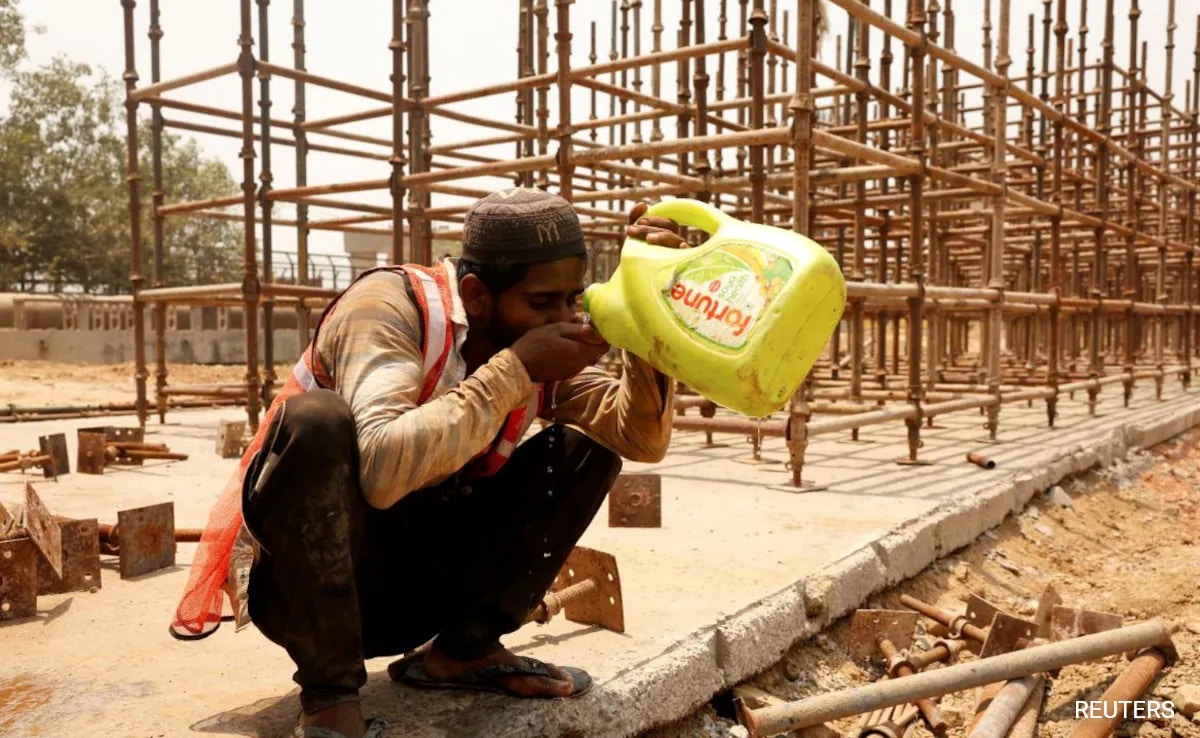 Delhi Bakes At Temperatures Over 45 Degrees, Orange Alert Issued Till May 25