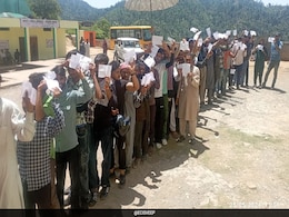 इन तस्वीरों को देख जलेगा पाक! जरा राजौरी-अनंतनाग में वोटरों का यह जोश देखिए इन तस्वीरों को देख जलेगा पाक! जरा राजौरी-अनंतनाग में वोटरों का यह जोश देखिए