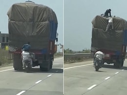 चोरी का तरीका देख भूल जाएंगे मनी हाइस्ट वेब सीरीज, जान पर खेल कर चोरों ने ट्रक से चुराया सामान, बाइक पर बैठ कर भागे चोरी का तरीका देख भूल जाएंगे मनी हाइस्ट वेब सीरीज, जान पर खेल कर चोरों ने ट्रक से चुराया सामान, बाइक पर बैठ कर भागे