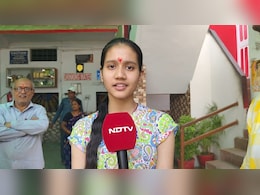 10वीं बोर्ड परीक्षा में शिपरा तिवारी ने बनाई टॉप 10 में जगह, जानिए क्या है उनका सपना... 10वीं बोर्ड परीक्षा में शिपरा तिवारी ने बनाई टॉप 10 में जगह, जानिए क्या है उनका सपना...