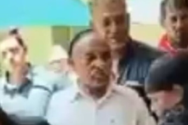 कोटा में महिला वकील तलवार लेकर पहुंच गई. कोटा में महिला वकील तलवार लेकर पहुंच गई.