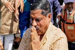 Ujjain: सीएम मोहन यादव ने शिप्रा में डुबकी लगा कर कांग्रेस दिया मुंहतोड़ जवाब Ujjain: सीएम मोहन यादव ने शिप्रा में डुबकी लगा कर कांग्रेस दिया मुंहतोड़ जवाब
