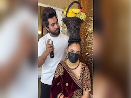 दुल्हन के सिर पर बालों से बना दी फ्रूट बास्केट, देख लोग बोले- शादी में फलों की टोकरी देने का झंझट खत्म दुल्हन के सिर पर बालों से बना दी फ्रूट बास्केट, देख लोग बोले- शादी में फलों की टोकरी देने का झंझट खत्म