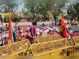 बाबू सिंह राठौड़ पर मामला दर्ज होने के बाद, अब महिलाओं ने BSF जवान और पीठासीन अधिकारी के खिलाफ खोला मोर्चा बाबू सिंह राठौड़ पर मामला दर्ज होने के बाद, अब महिलाओं ने BSF जवान और पीठासीन अधिकारी के खिलाफ खोला मोर्चा