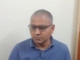 Rajasthan: तीन लाख रुपये रिश्वत लेते आबकारी अधिकारी रंगे हाथों गिरफ्तार, घर और अन्य ठिकानों पर तलाशी जारी  Rajasthan: तीन लाख रुपये रिश्वत लेते आबकारी अधिकारी रंगे हाथों गिरफ्तार, घर और अन्य ठिकानों पर तलाशी जारी