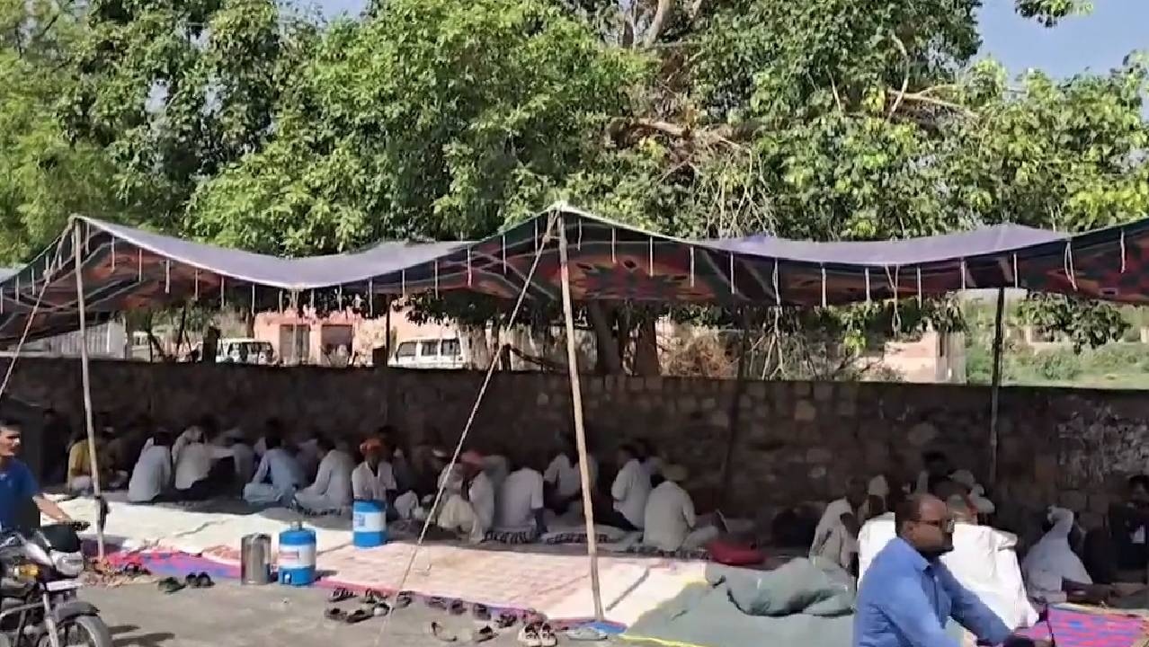 Barmer: भीषण गर्मी में सड़क पर क्यों बैठे हैं रविंद्र सिंह भाटी ?