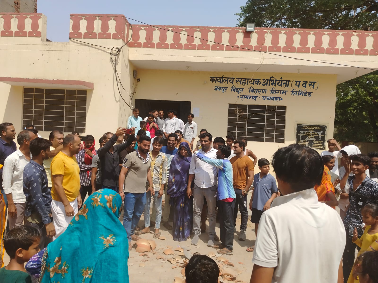 भजनलाल सरकार के निर्बाध बिजली आपूर्ति के निर्देश का दौसा में खुल रहा पोल, अधिकारी-कर्मचारी लापरवाह