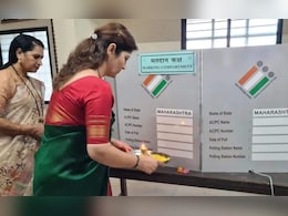 EVM ची पूजा करणे महागात पडलं, राष्ट्रवादीच्या रुपाली चाकणकरांविरोधात गुन्हा दाखल