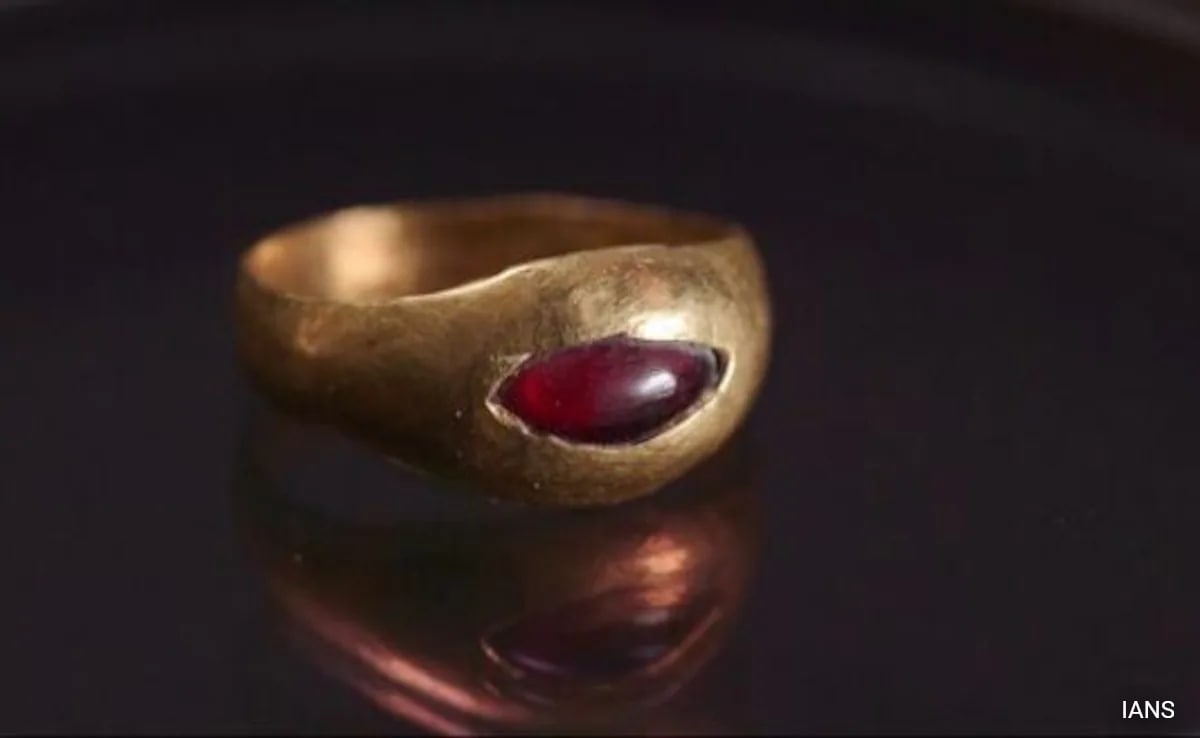 Archaeologists Discover 2,300-Year-Old Gold Ring In Jerusalem