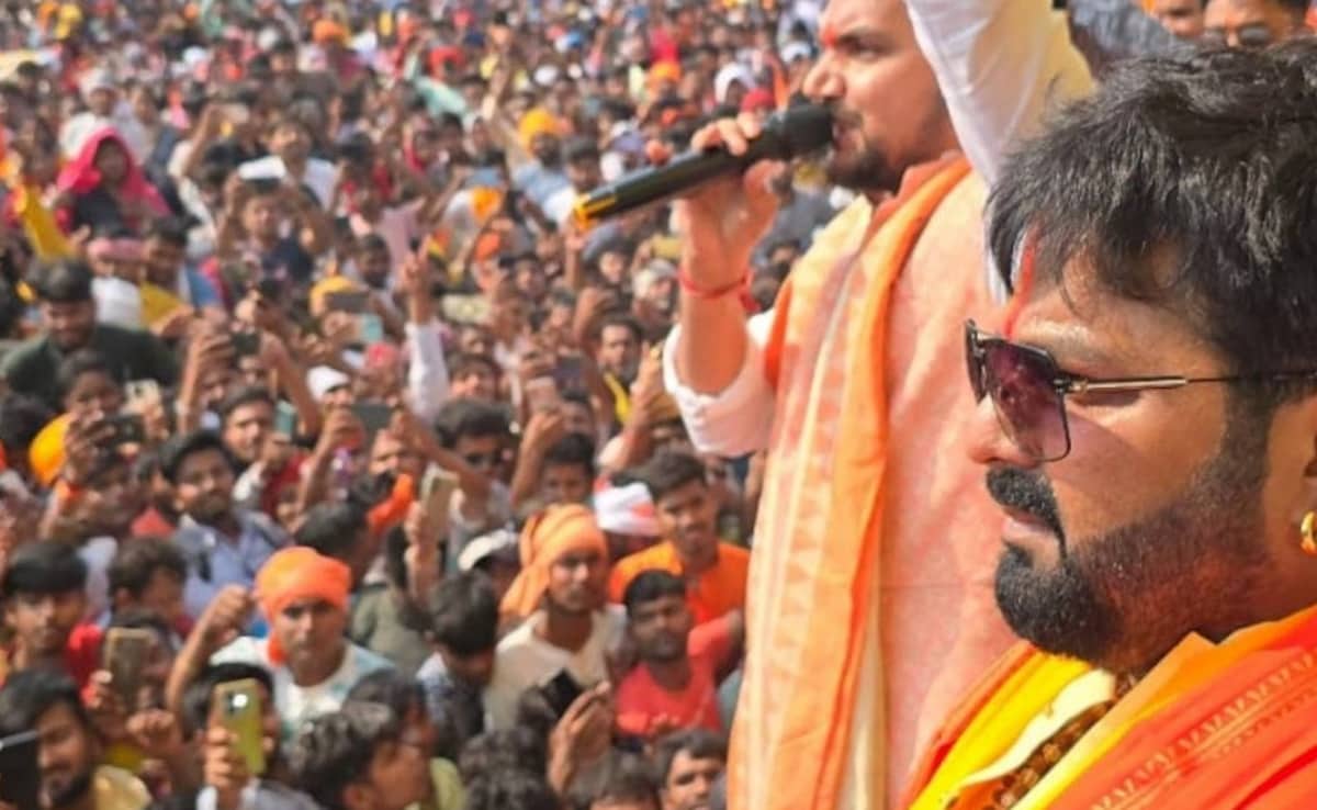 काराकाट में 'आशीर्वाद मांगे पवनवा'... पर आया नया ट्विस्ट! पवन सिंह की मां ने भी भरा पर्चा