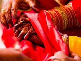 दिल्ली में आज अक्षय तृतीया पर 21,000 शादियां, करीब 1,000 करोड़ का कारोबार होने की उम्मीद दिल्ली में आज अक्षय तृतीया पर 21,000 शादियां, करीब 1,000 करोड़ का कारोबार होने की उम्मीद