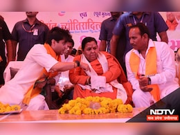 सिंधिया के पक्ष में प्रचार करने पहुंची उमा भारती, 'महाराज' को बताया मोदी की जरूरत, कांग्रेस पर साधा निशाना सिंधिया के पक्ष में प्रचार करने पहुंची उमा भारती, 'महाराज' को बताया मोदी की जरूरत, कांग्रेस पर साधा निशाना