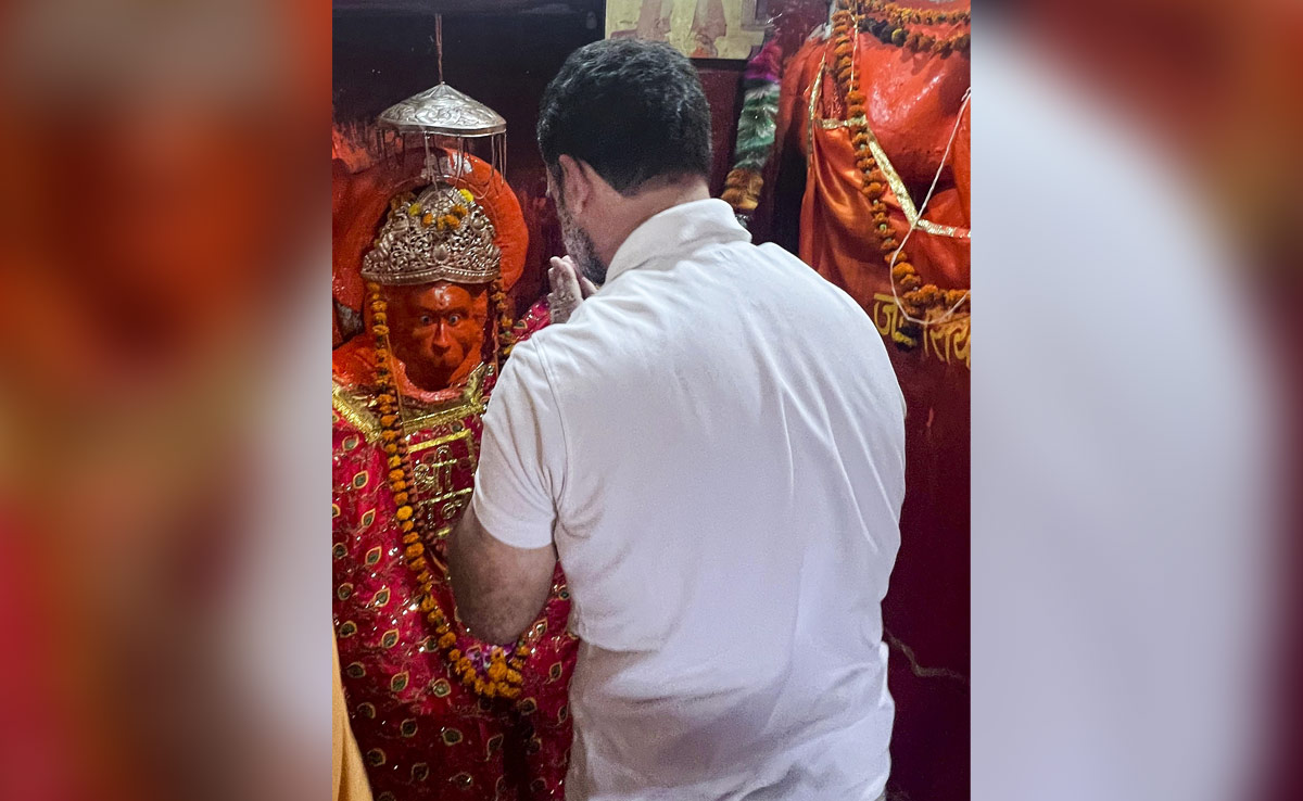 वोटिंग के बीच रायबरेली पहुंचे राहुल गांधी, हनुमान मंदिर में किए दर्शन