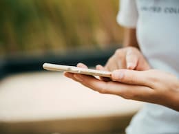 Disadvantages of Mobile Phones: सुबह से रात तक फोन से चिपके रहने वाले हो जाएं सावधान, हो जाएगा ये नुकसान Disadvantages of Mobile Phones: सुबह से रात तक फोन से चिपके रहने वाले हो जाएं सावधान, हो जाएगा ये नुकसान