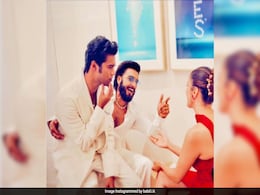 "Finding Friends," Babil Khan Captioned This Pic With Ranveer Singh And Sanya Malhotra "Finding Friends," Babil Khan Captioned This Pic With Ranveer Singh And Sanya Malhotra