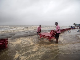 Cyclone Remal Live Updates : चक्रवात रेमल ने पश्चिम बंगाल के कई हिस्सों में चक्रवाती मचाई तबाही, जानें कहां कैसे हालात Cyclone Remal Live Updates : चक्रवात रेमल ने पश्चिम बंगाल के कई हिस्सों में चक्रवाती मचाई तबाही, जानें कहां कैसे हालात
