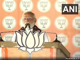चुनावी सभा में पत्रकार हुआ बेहोश, पीएम मोदी ने तुरंत अपनी टीम के डॉक्टरों को भेजा चुनावी सभा में पत्रकार हुआ बेहोश, पीएम मोदी ने तुरंत अपनी टीम के डॉक्टरों को भेजा