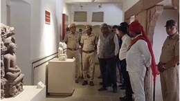Rajasthan: प्राचीन धरोहरों पर गंदगी देखकर हाई कोर्ट जज ने अधिकारियों को लगाई फटकार, झालावाड़ से सामने आया वीडियो