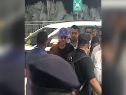 जीत के बाद KKR के इस प्लेयर के साथ दिखे शाहरुख और अबराम, देखें वीडियो जीत के बाद KKR के इस प्लेयर के साथ दिखे शाहरुख और अबराम, देखें वीडियो