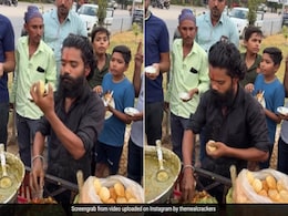 गोलगप्पे वाले को देख हंसने पर हो जाएंगे मजबूर, खिलाने का निराला है अंदाज़, यूजर्स बोले- ये जरूर दूसरे ग्रह से आया है गोलगप्पे वाले को देख हंसने पर हो जाएंगे मजबूर, खिलाने का निराला है अंदाज़, यूजर्स बोले- ये जरूर दूसरे ग्रह से आया है