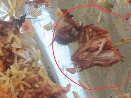 मेरी धार्मिक भावनाएं आहत हुई हैं...Zomato से ऑर्डर की गई पनीर बिरयानी में निकला 'चिकन पीस', शिकायत पर कंपनी ने ये कहा मेरी धार्मिक भावनाएं आहत हुई हैं...Zomato से ऑर्डर की गई पनीर बिरयानी में निकला 'चिकन पीस', शिकायत पर कंपनी ने ये कहा