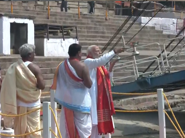 Prime Minister Narendra Modi Performs <i>Aarti</i> At Dasaswamedh Ghat In Varanasi
