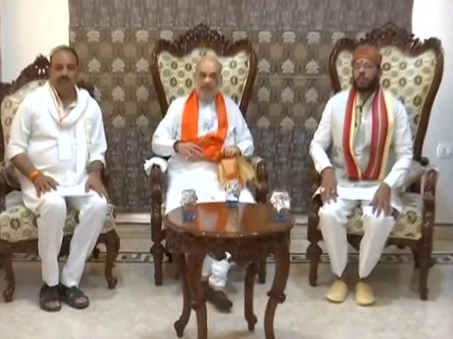 Amit Shah Meets Samajwadi Party Leader Manoj Kumar Pandey